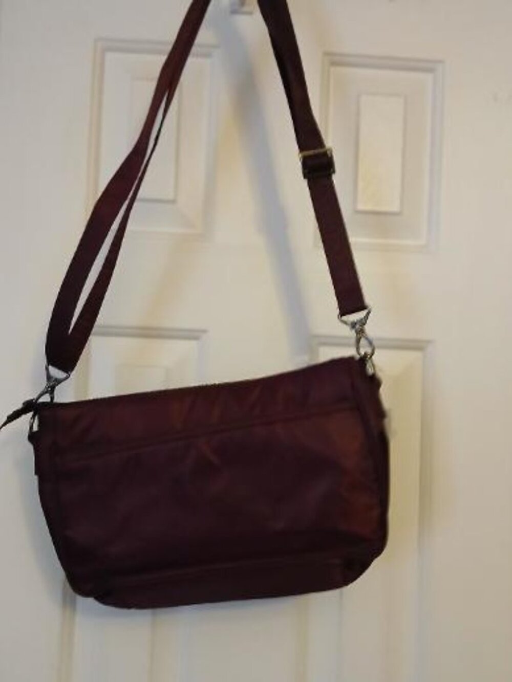 Lug Mambo Crossbody Bag Wine Red Quilted Nylon RFID Travel Handbag New - Picture 6 of 6
